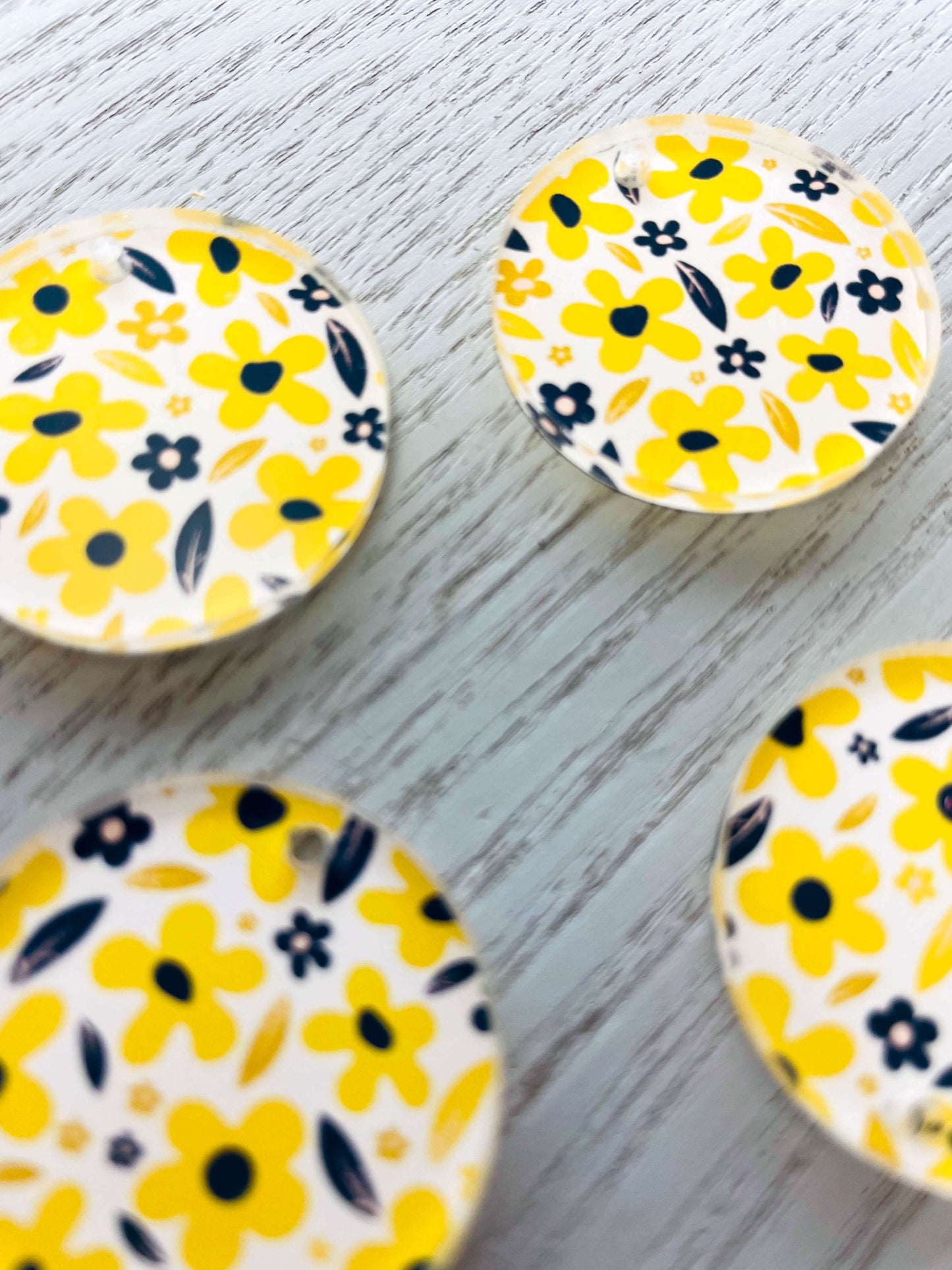 Clear Acrylic - 3cm Circle - Abstract Floral - 19