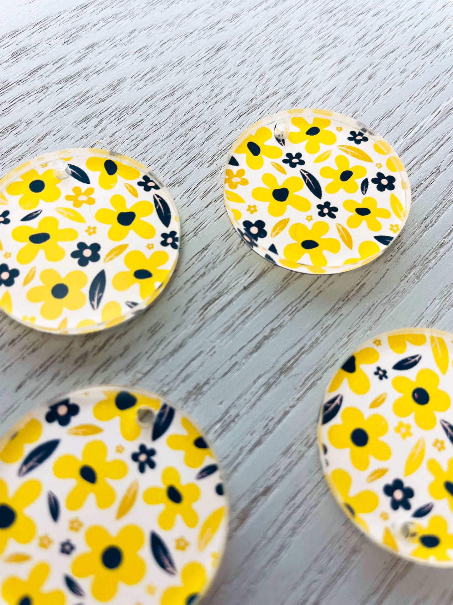 Clear Acrylic - 3cm Circle - Abstract Floral - 19
