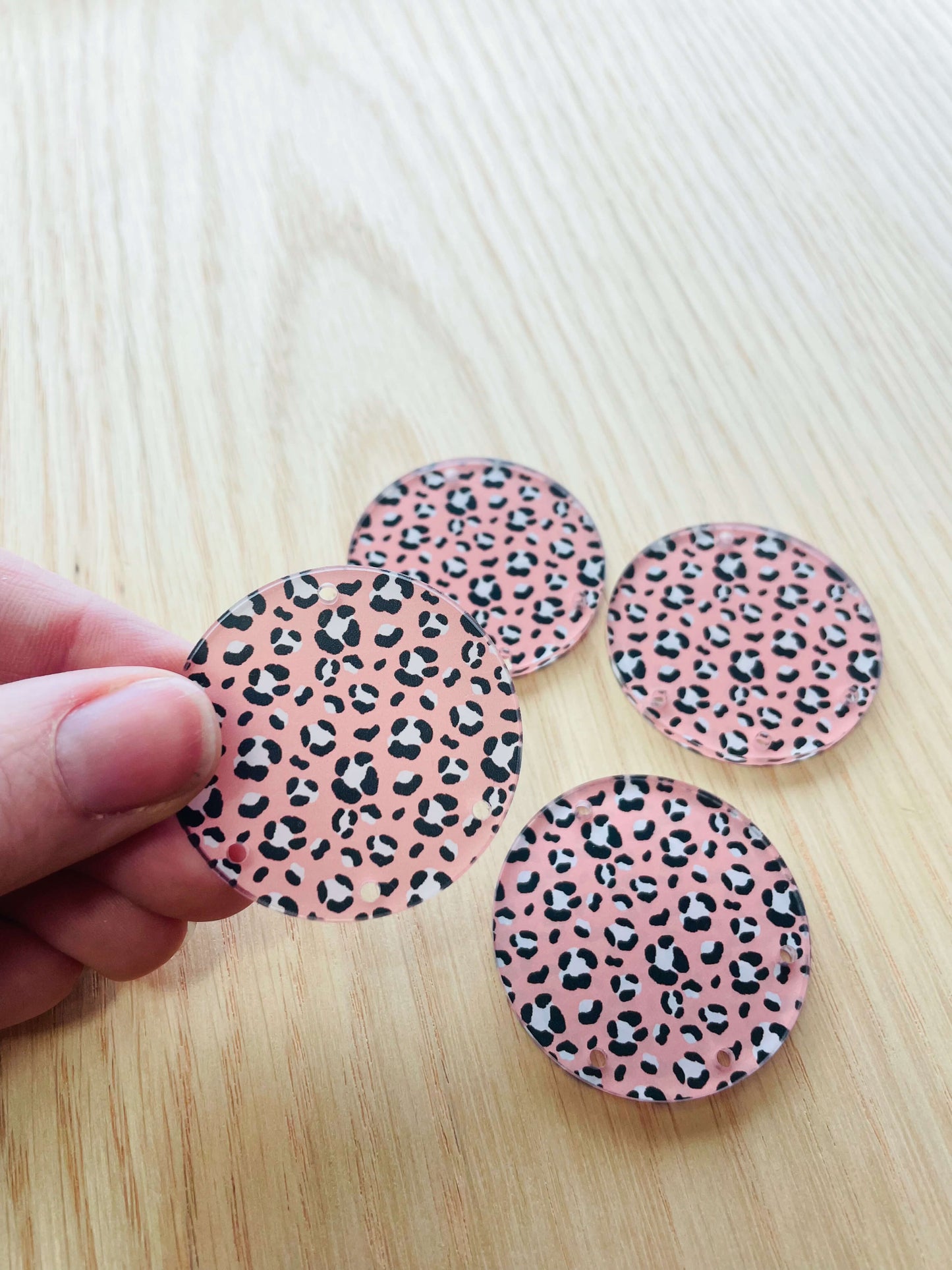 Clear Acrylic - 4cm Circle - Leopard - 67