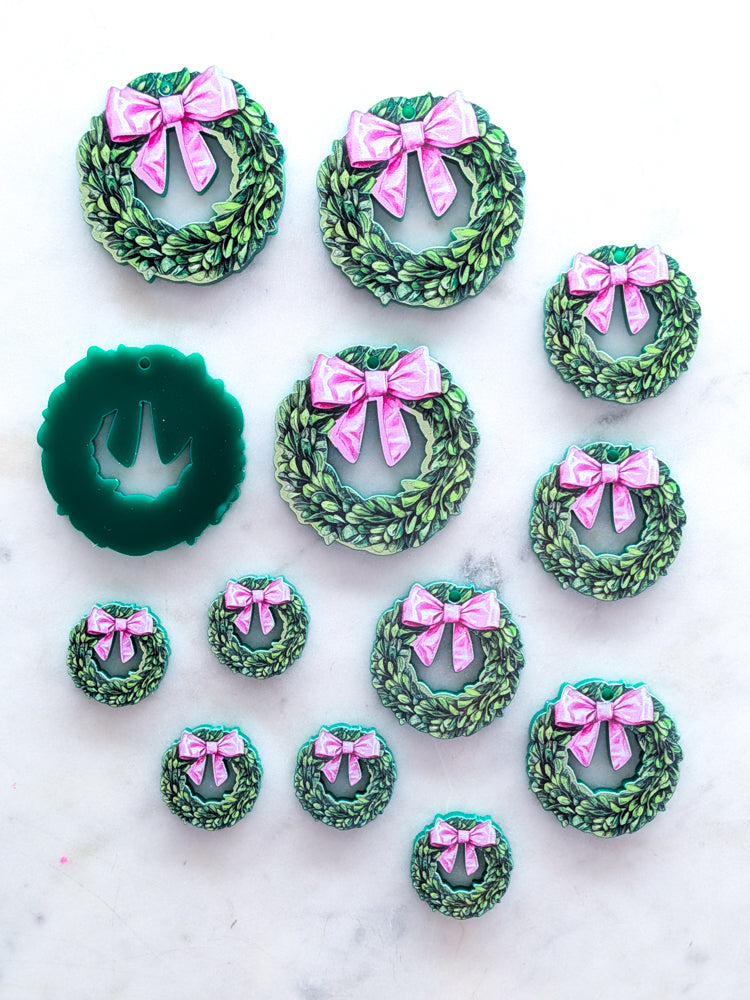 Wreath with Pink Bow on Green Acrylic - Various Sizes - 1pair (2pcs)