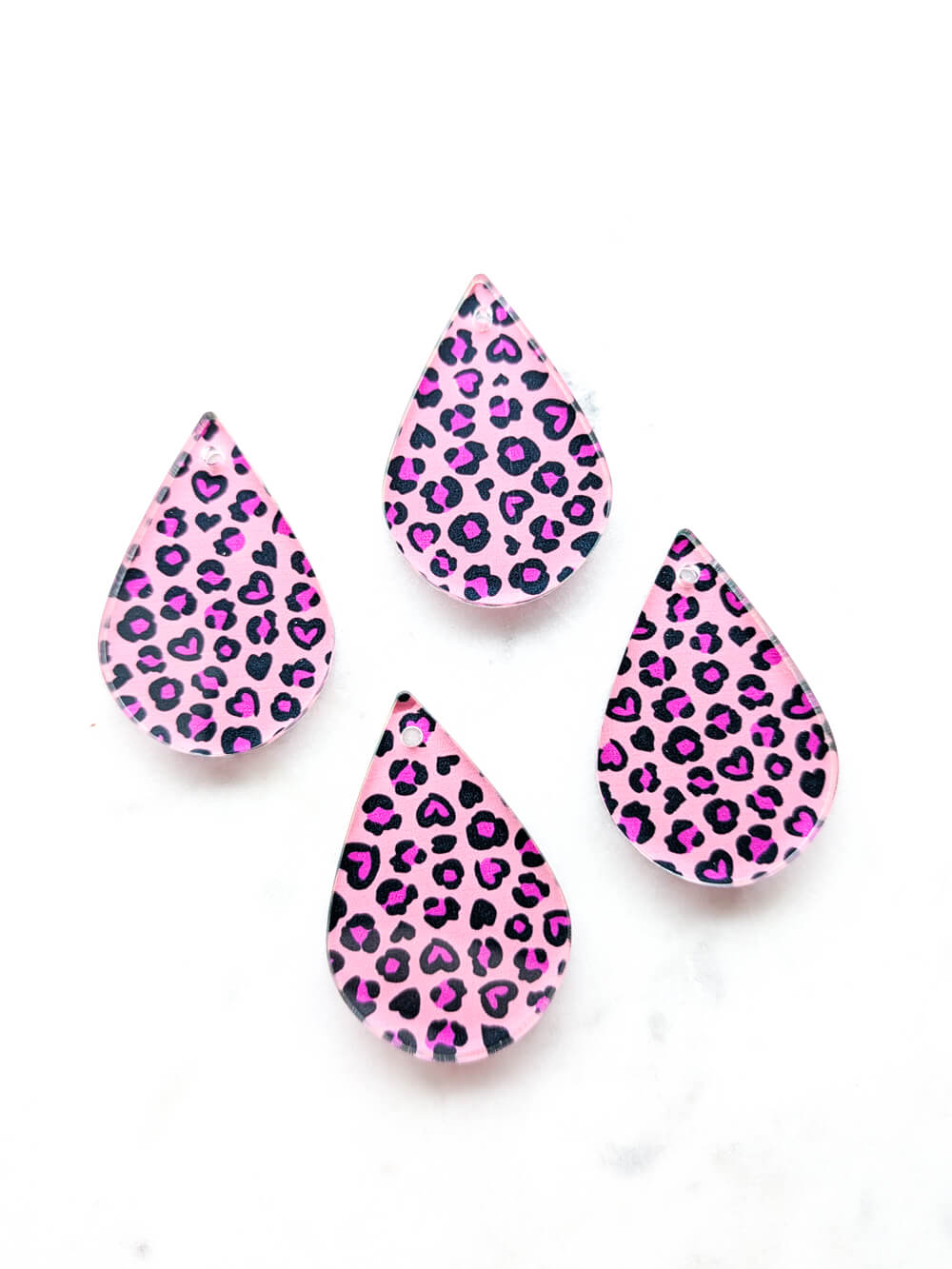 Clear Acrylic - 4cm Teardrop - 1 Hole - Heart Leopard - 01