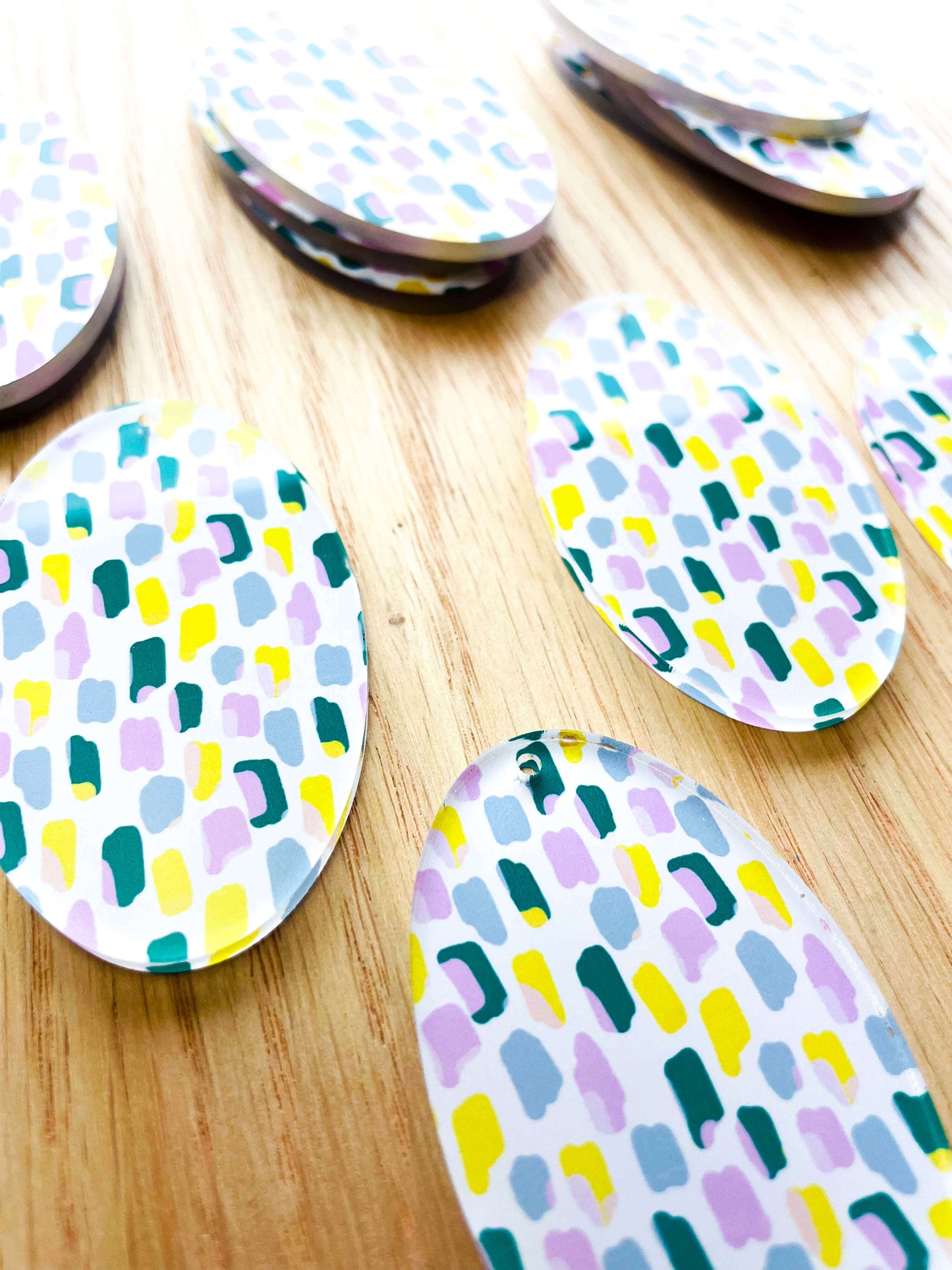 Large Oval - Clear Acrylic - Beach Picnic - 08