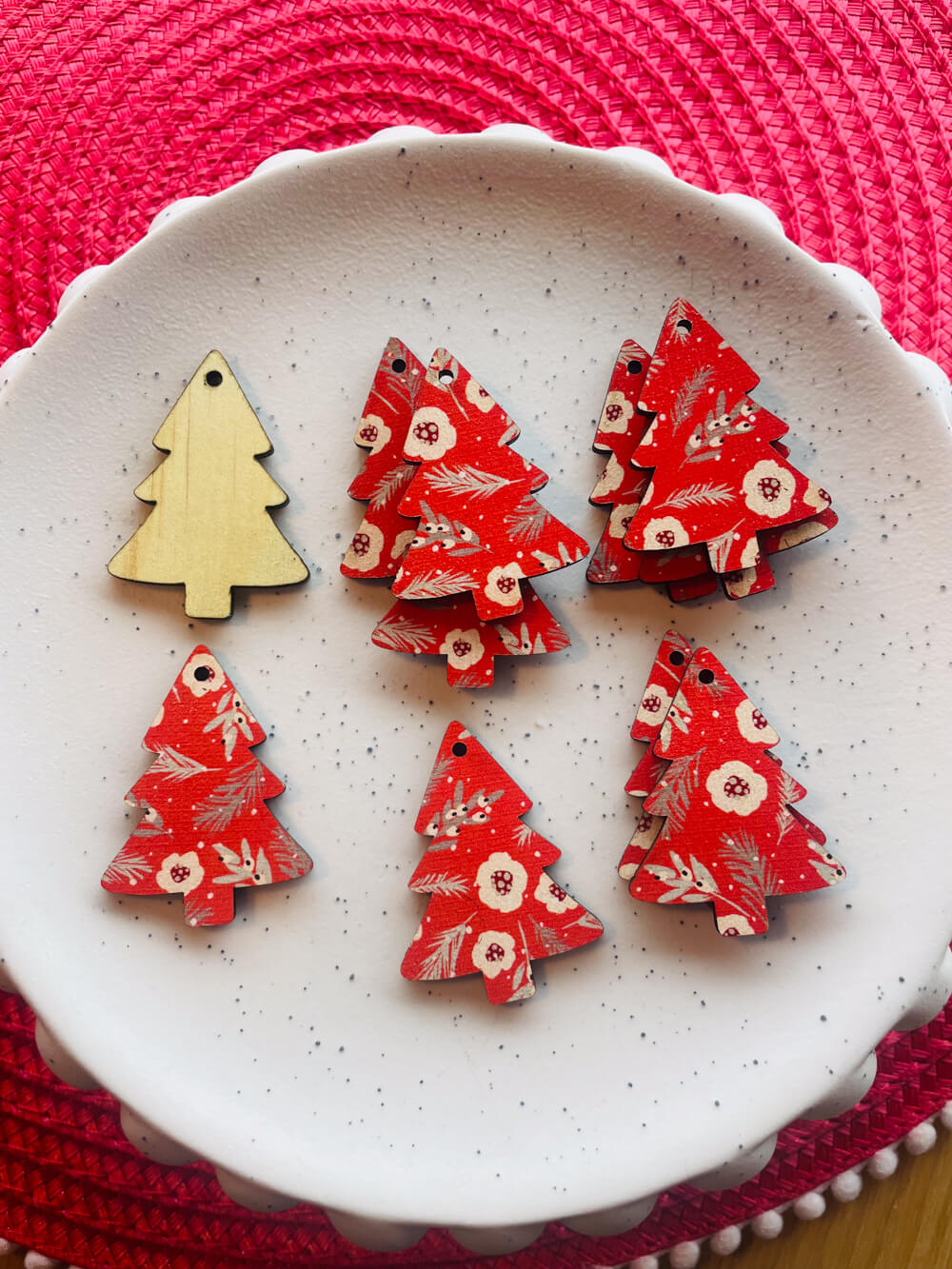 Wood - 4cm - Christmas Tree - 1 Hole - Christmas - 24