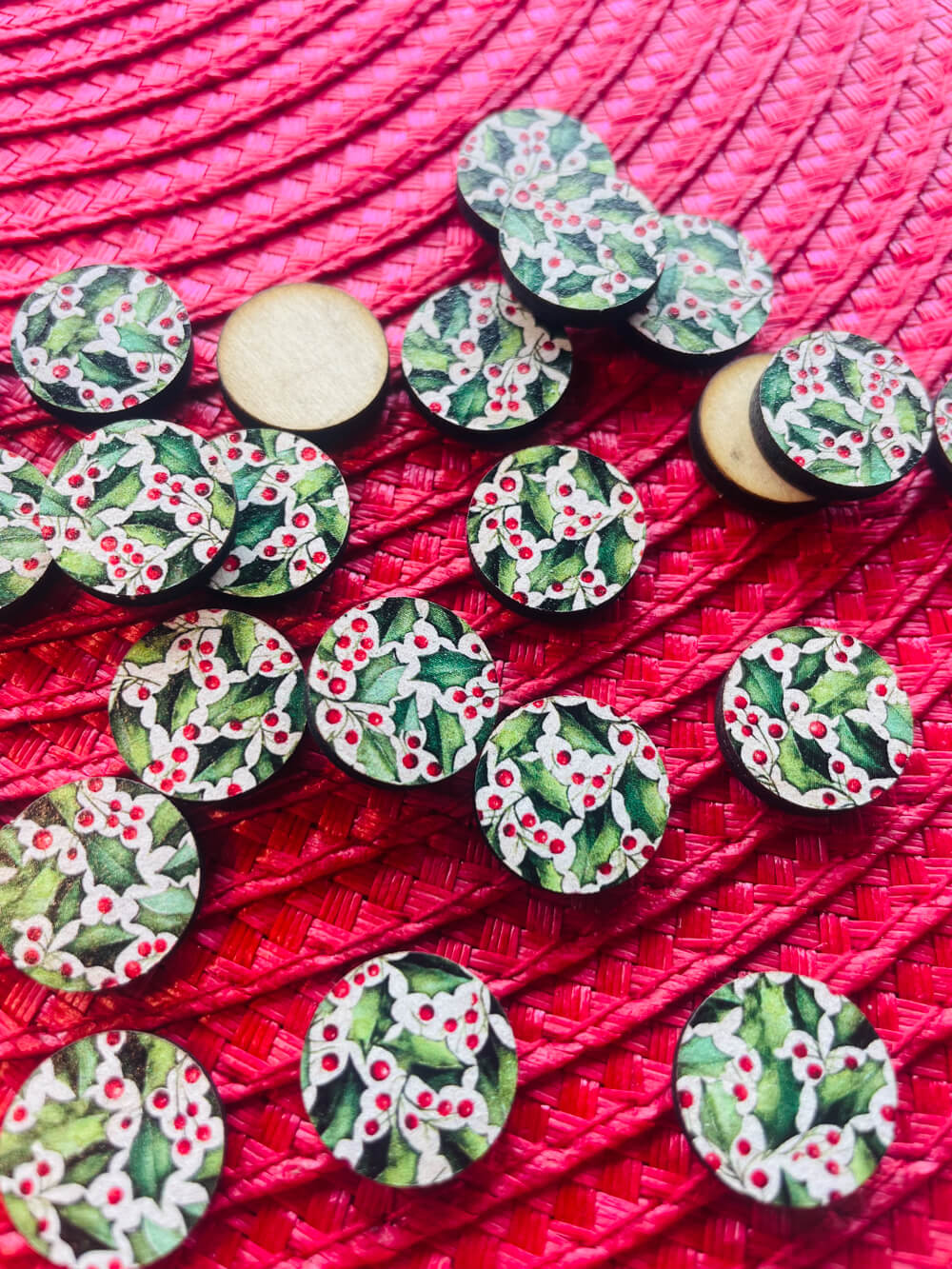 Wood - 15mm Circle- Studs - Christmas - 84