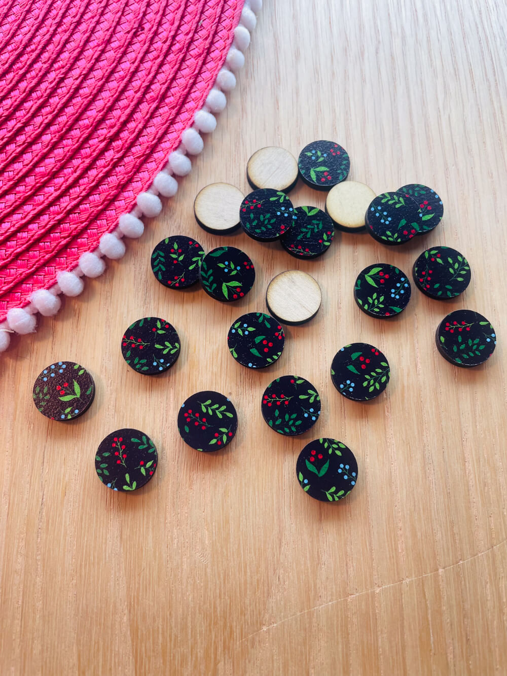 Wood - 15mm Circle- Studs - Christmas - 85