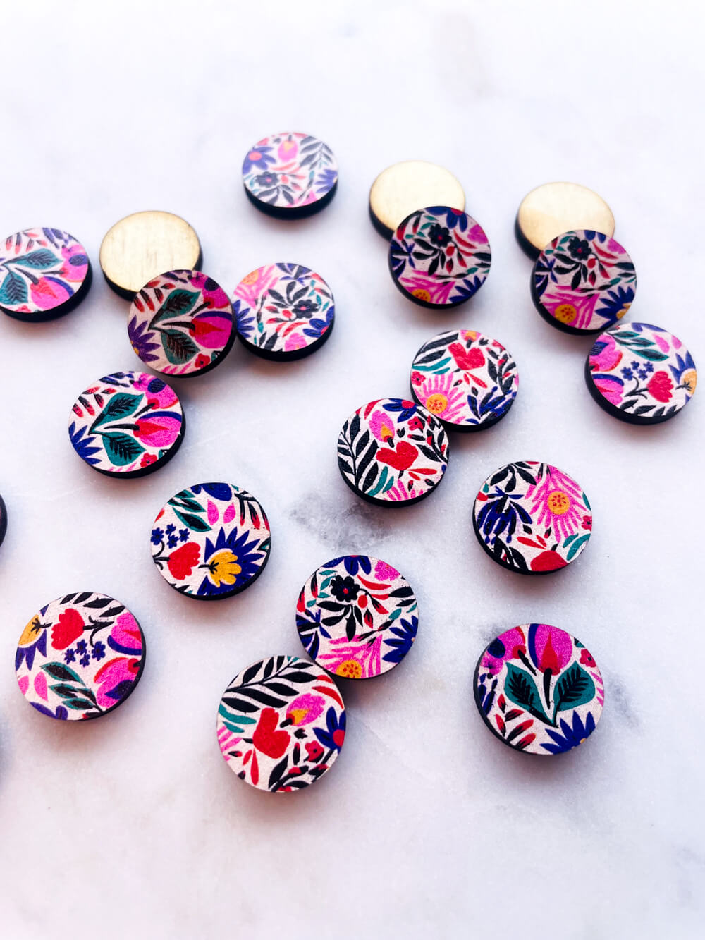 Wood - 15mm Circle- Studs - Bold Floral - 02