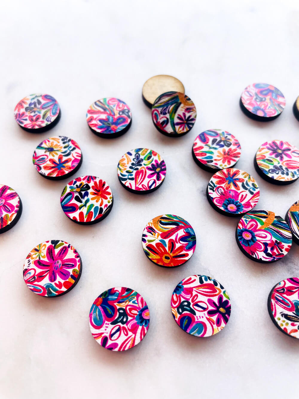 Wood - 15mm Circle- Studs - Bold Floral - 54