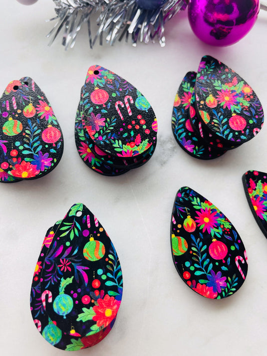 Wood - 4cm - Teardrop 2- 1 Hole - Christmas - 307