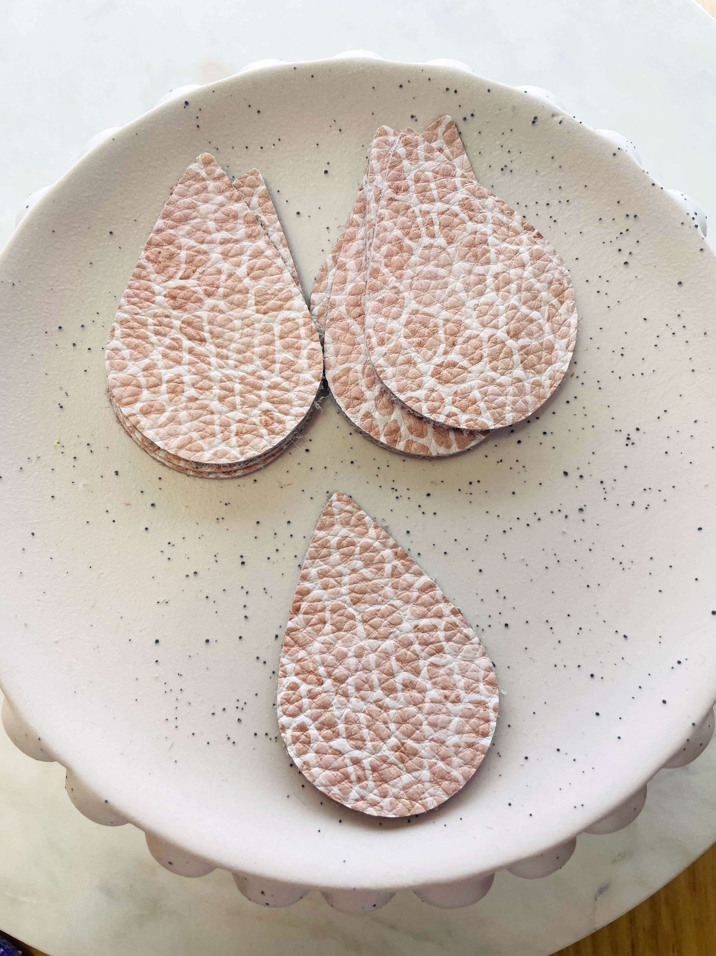 Leather - Large teardrop - Safari - 03