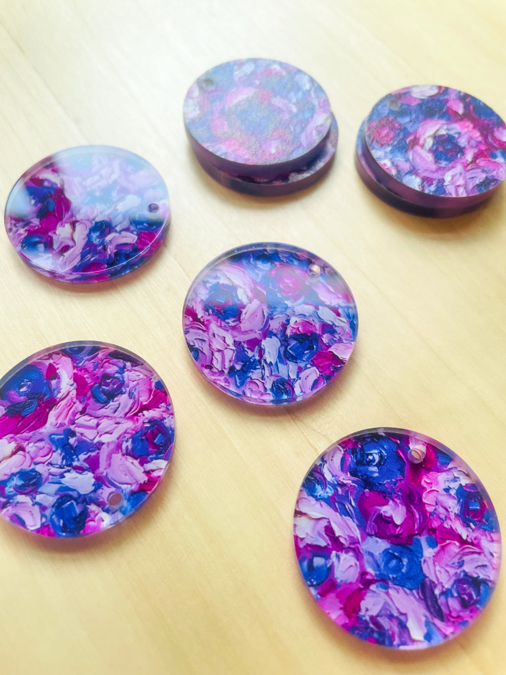 3cm Circle - Clear Acrylic - 1 Hole - Paint - 08