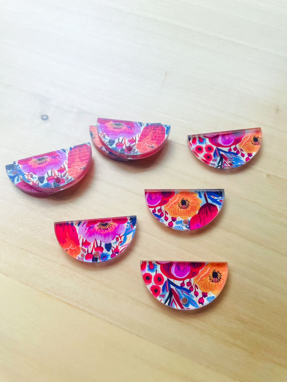 3x1.5cm - Semi Circle - Clear Acrylic - 1 Hole at Top - Bold Floral - 64