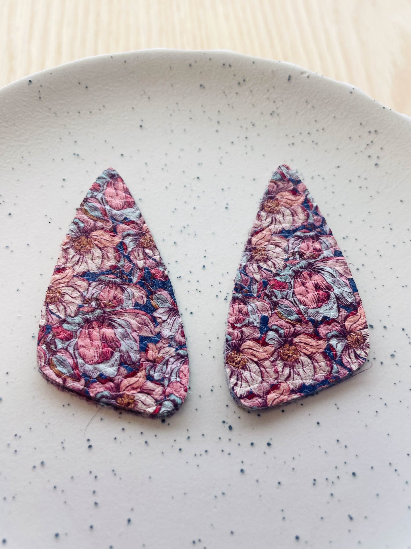 Leather - Irregular Shape - Blooms - 07