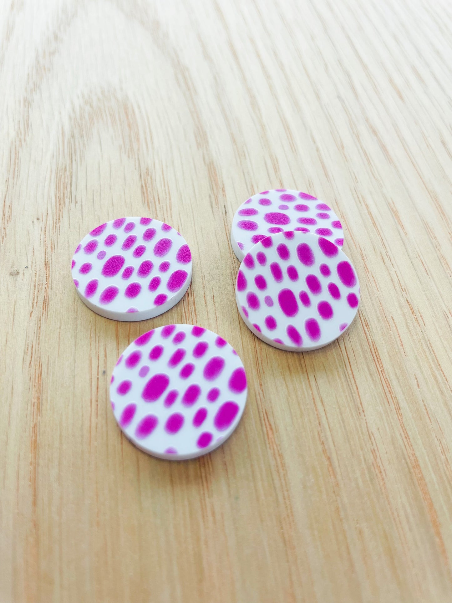 White Acrylic - 20mm Circle - Watercolour - 89