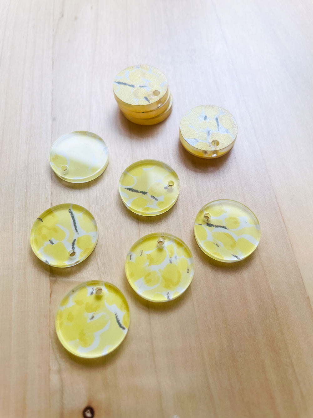 2cm Circle - Clear Acrylic - 1 Hole - Australiana - 87