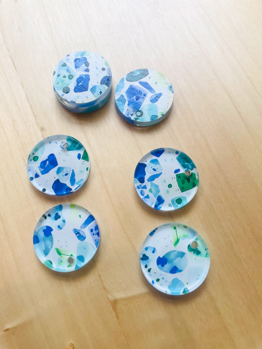 2cm Circle - Clear Acrylic - 1 Hole - Terrazzo - 49