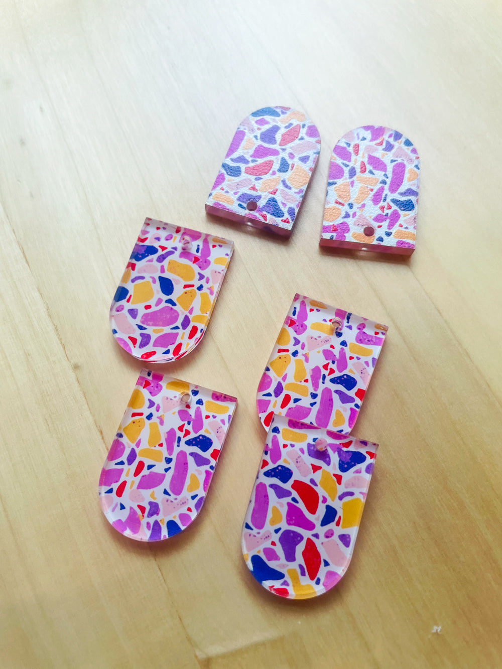 2x3cm - Arch - Clear Acrylic - 1 Hole at Bottom - Terrazzo - 09