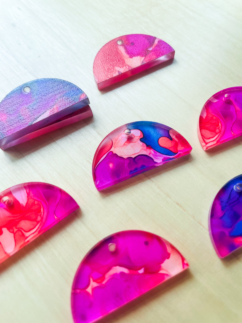3x1.5cm - Semi Circle - Clear Acrylic - 1 Hole at Top - Alcohol Ink - 18