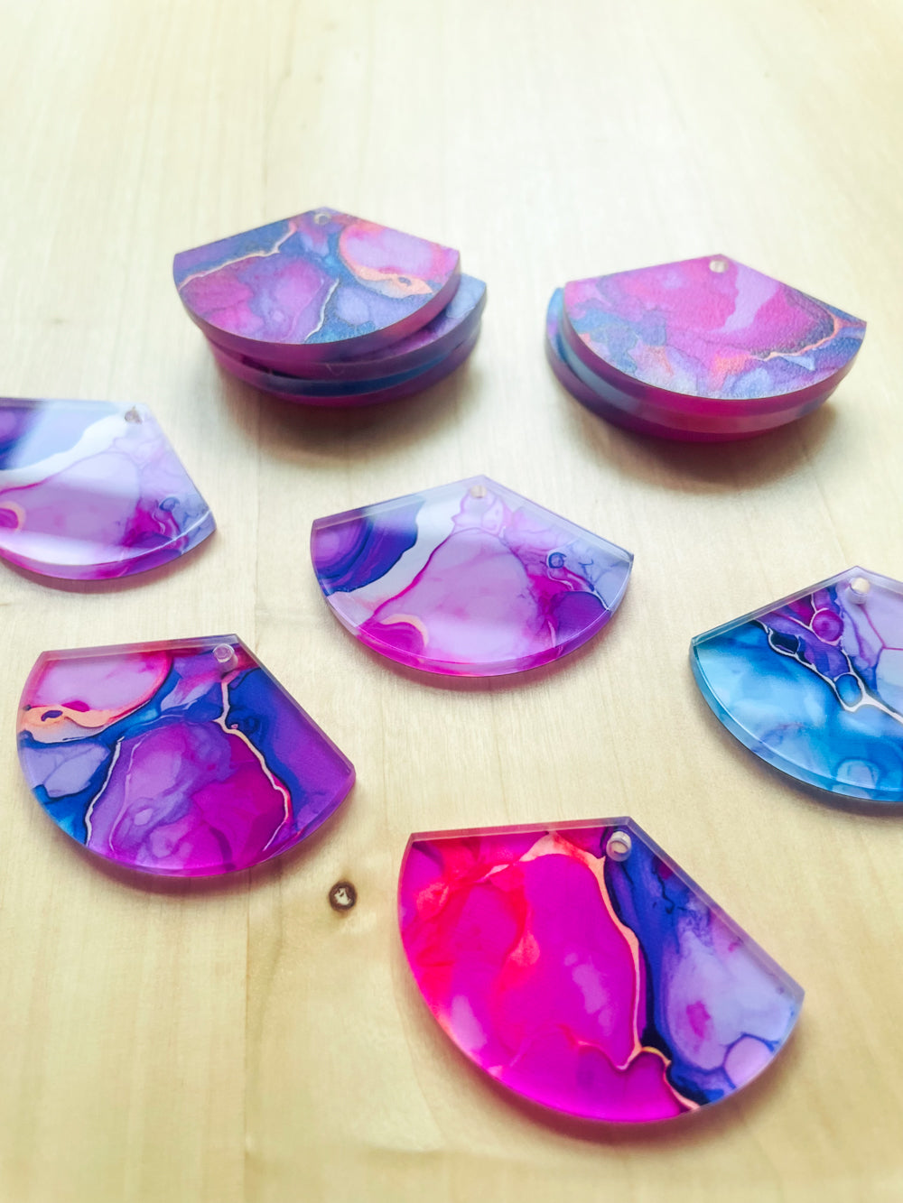 4x2.8cm - Fan - Clear Acrylic - Alcohol Ink - 12
