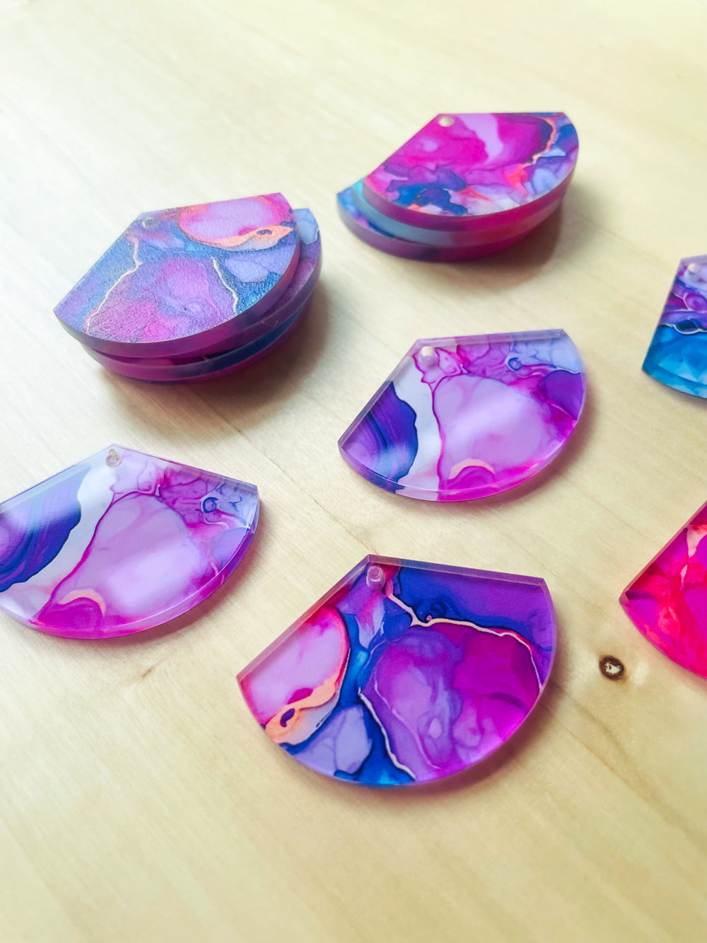 4x2.8cm - Fan - Clear Acrylic - Alcohol Ink - 12