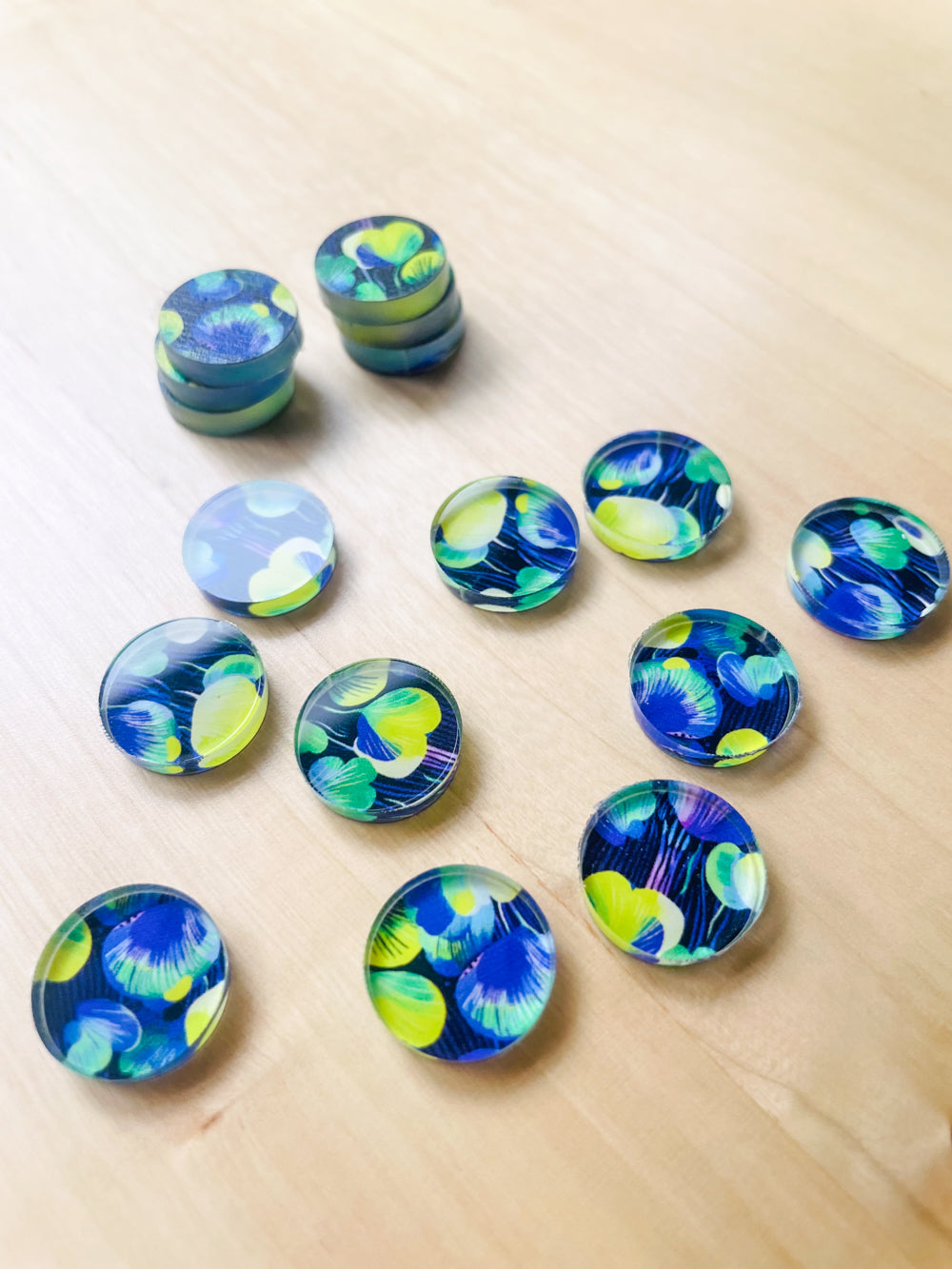 1.5cm Circle - Studs- Clear Acrylic - Summer Nights - 19