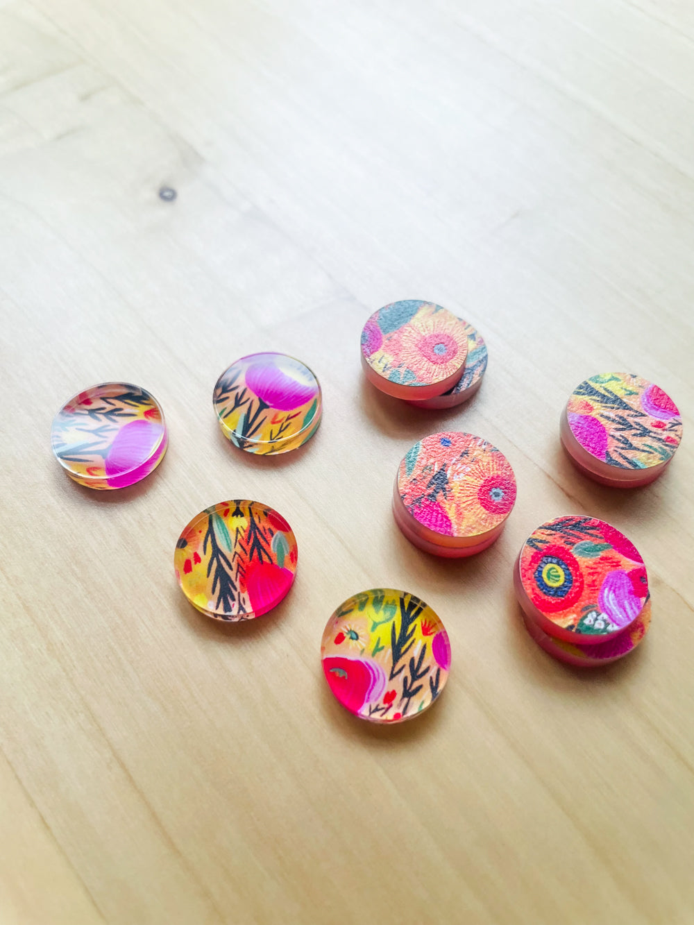 1.5cm Circle - Studs- Clear Acrylic - Bold Floral - 74