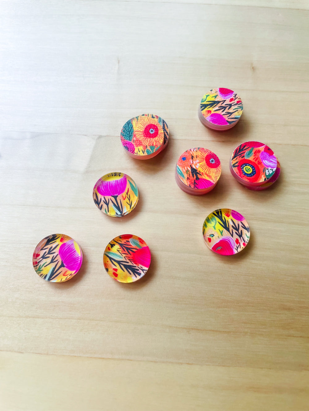 1.5cm Circle - Studs- Clear Acrylic - Bold Floral - 74