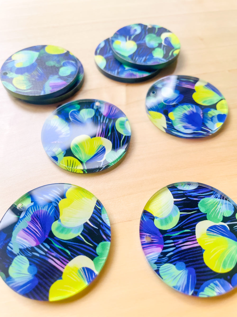 4cm Circle - Clear Acrylic - 1 Hole - Summer Nights - 19