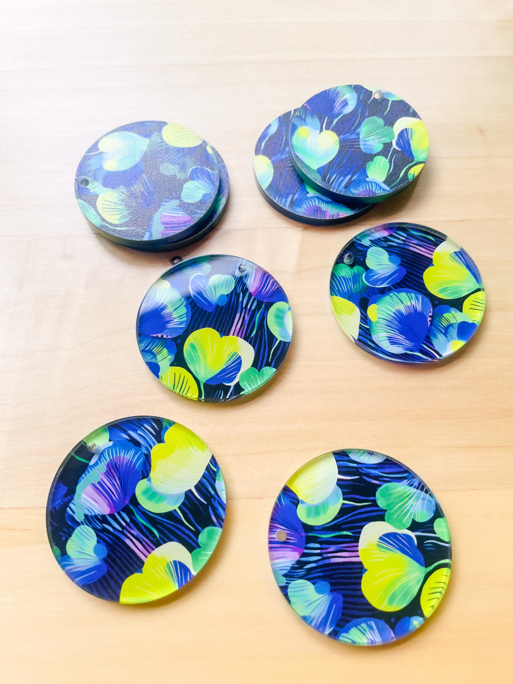 4cm Circle - Clear Acrylic - 1 Hole - Summer Nights - 19