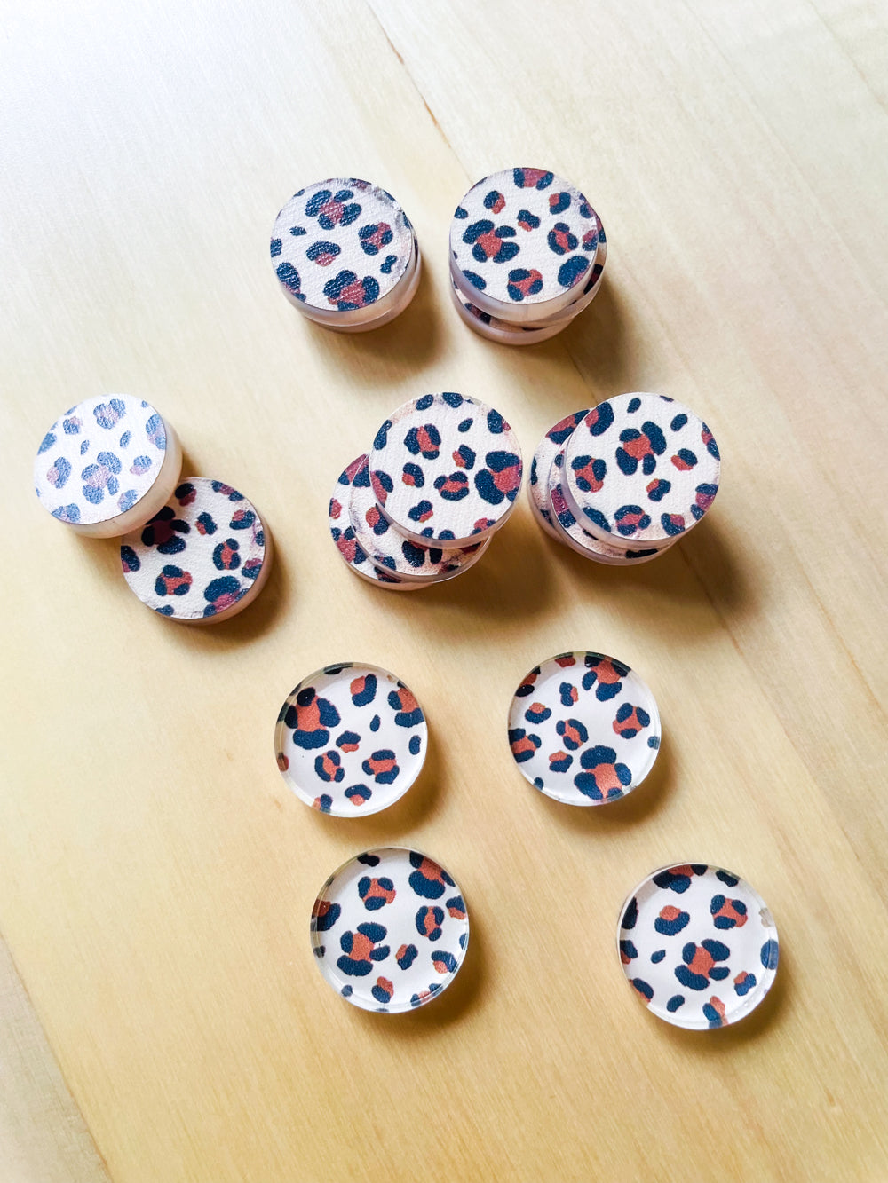 1.5cm Circle - Studs- Clear Acrylic - Leopard - 63
