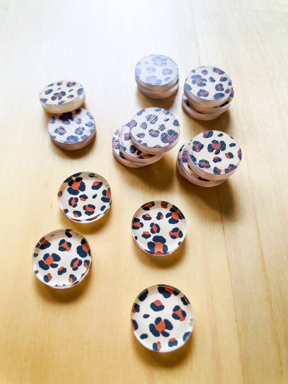 1.5cm Circle - Studs- Clear Acrylic - Leopard - 63