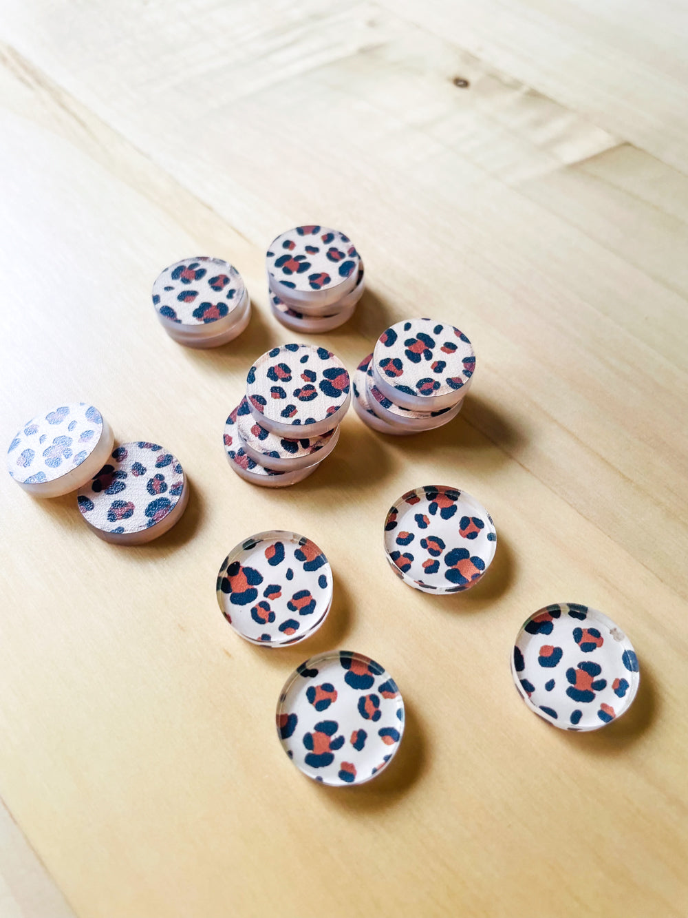 1.5cm Circle - Studs- Clear Acrylic - Leopard - 63