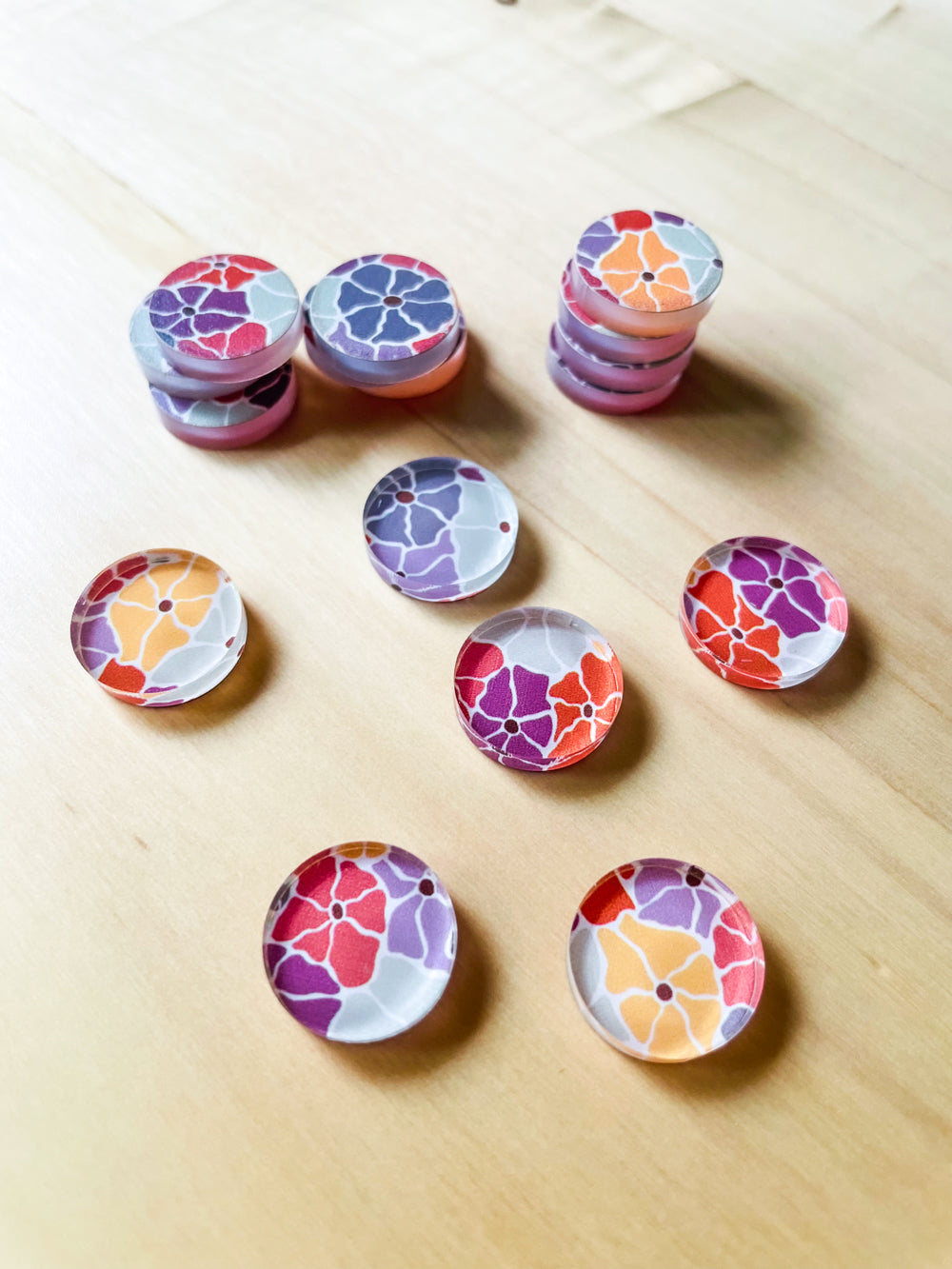 1.5cm Circle - Studs- Clear Acrylic - Abstract Floral - 10
