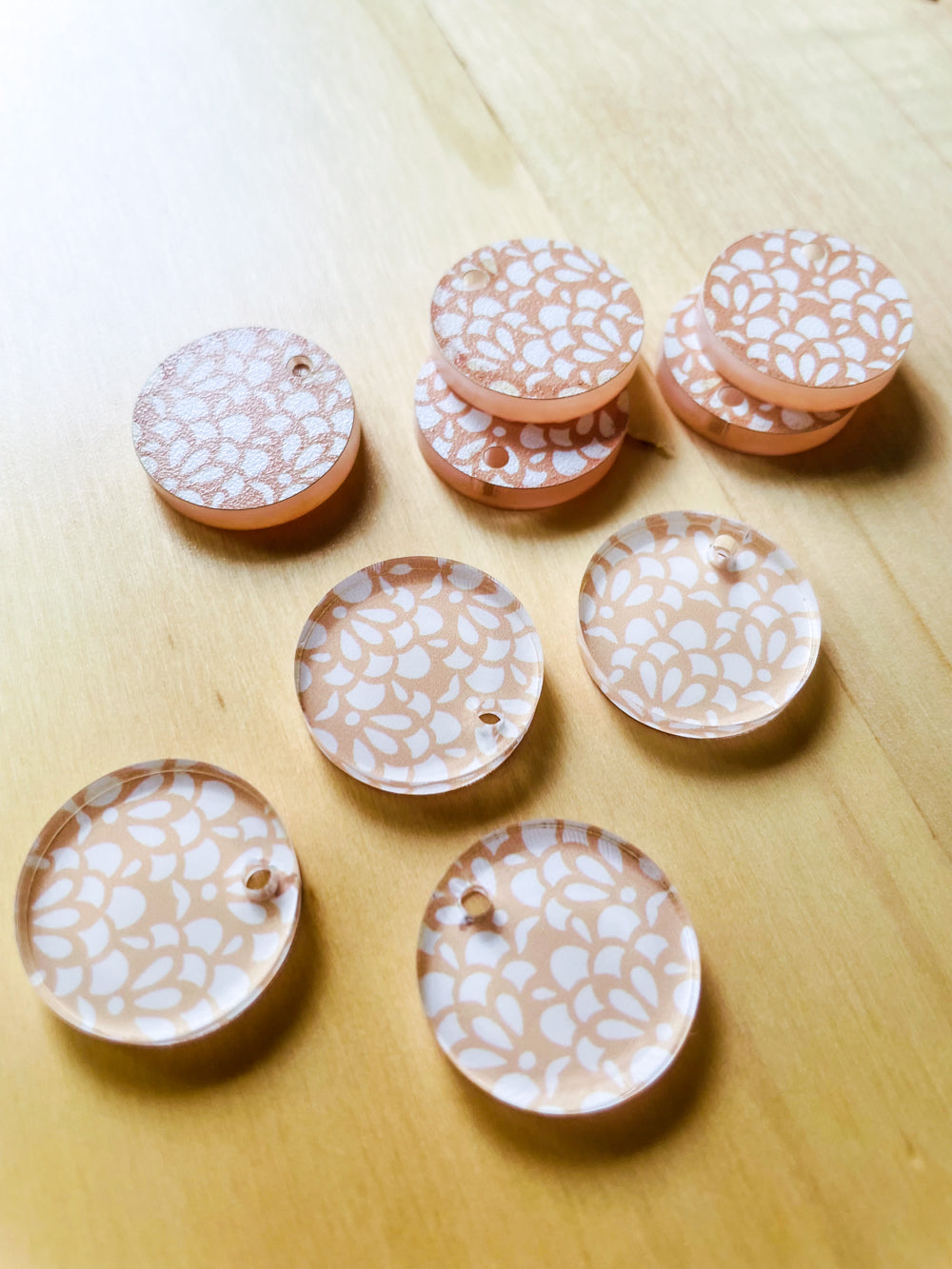 1.5cm Circle - Studs- Clear Acrylic - Australiana - 01