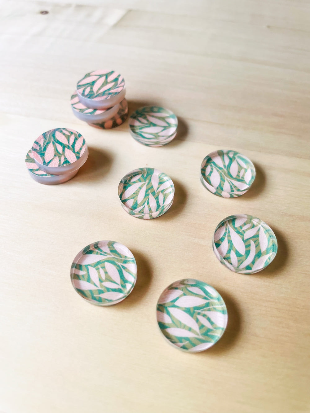 1.5cm Circle - Studs- Clear Acrylic - Australiana - 18