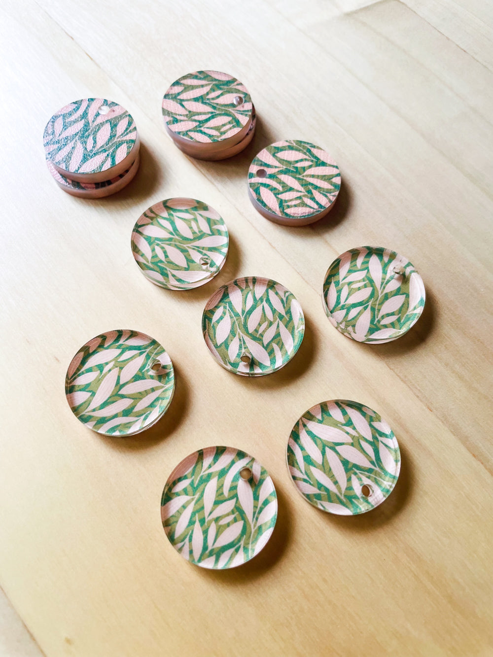 1.5cm Circle - Studs- Clear Acrylic - Australiana - 18