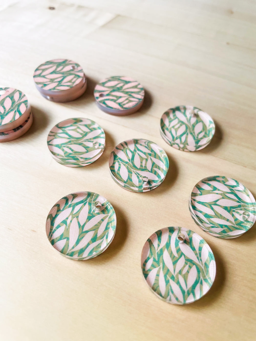 1.5cm Circle - Studs- Clear Acrylic - Australiana - 18