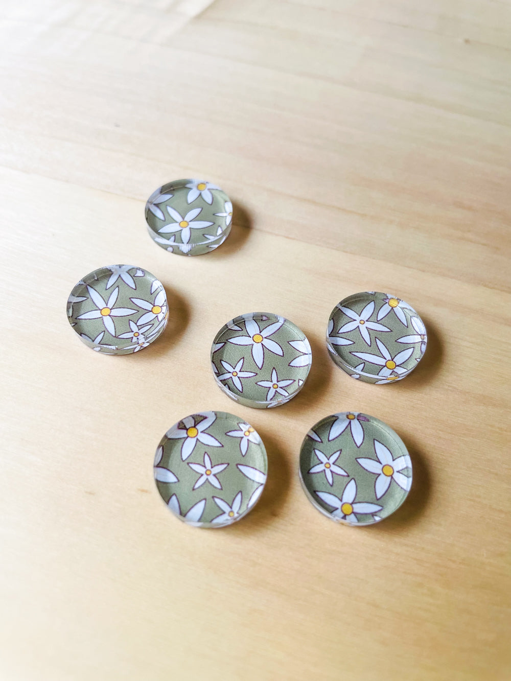 1.5cm Circle - Studs- Clear Acrylic - Australiana - 32