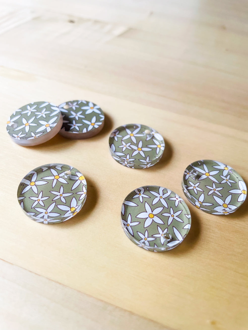 2cm Circle - Clear Acrylic - 1 Hole - Australiana - 32