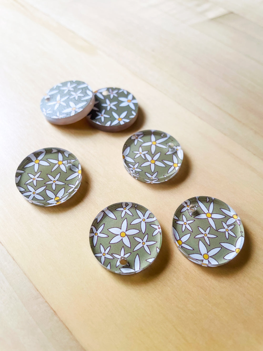 2cm Circle - Clear Acrylic - 1 Hole - Australiana - 32