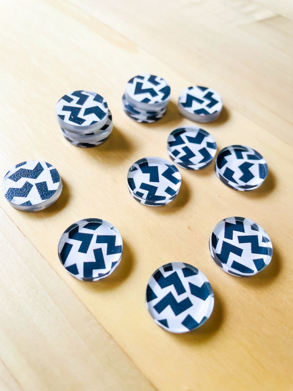 1.5cm Circle - Studs- Clear Acrylic - Black and White - 10