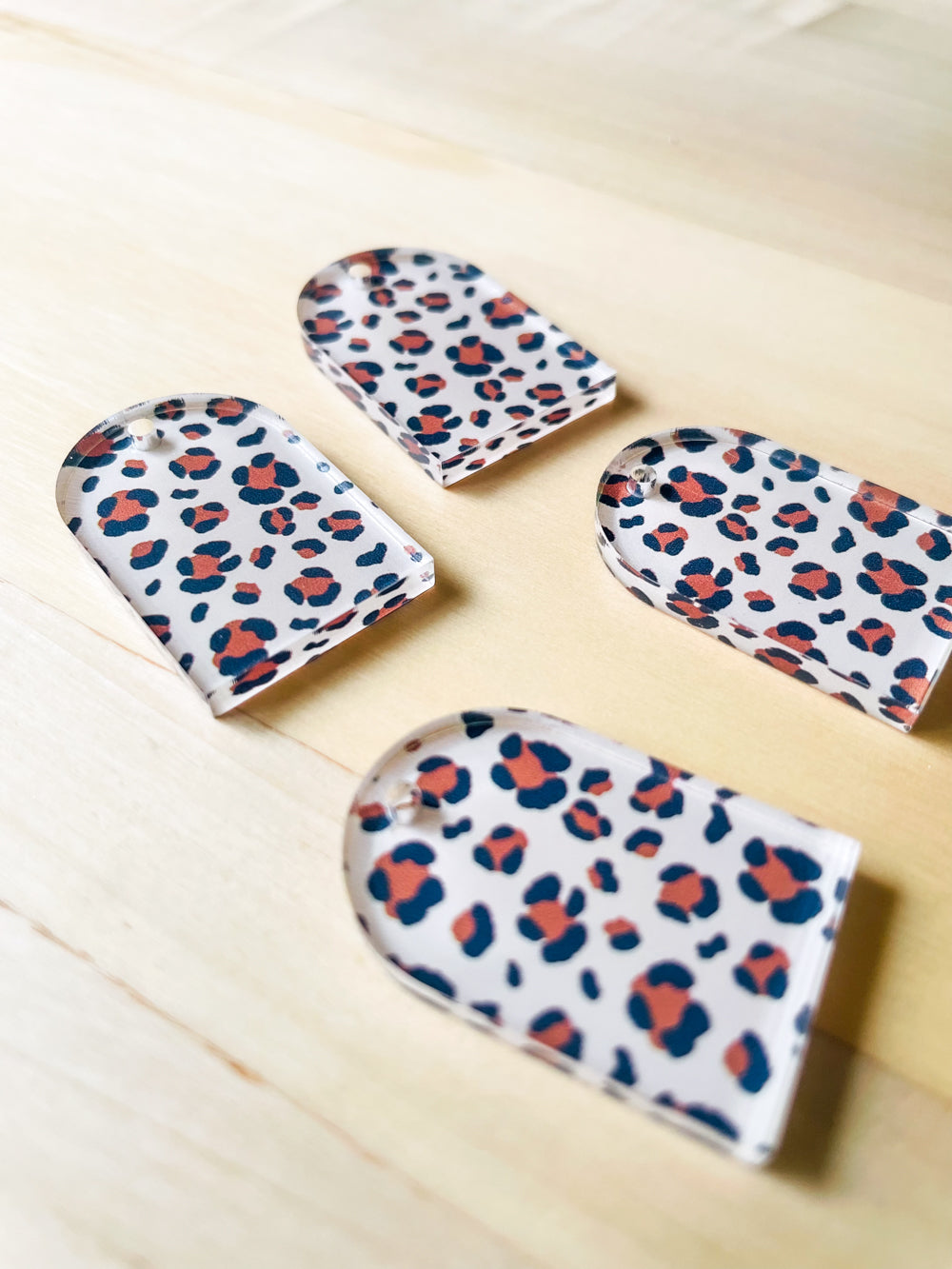 2x3cm - Arch - Clear Acrylic - 1 Hole at Top - Leopard - 63