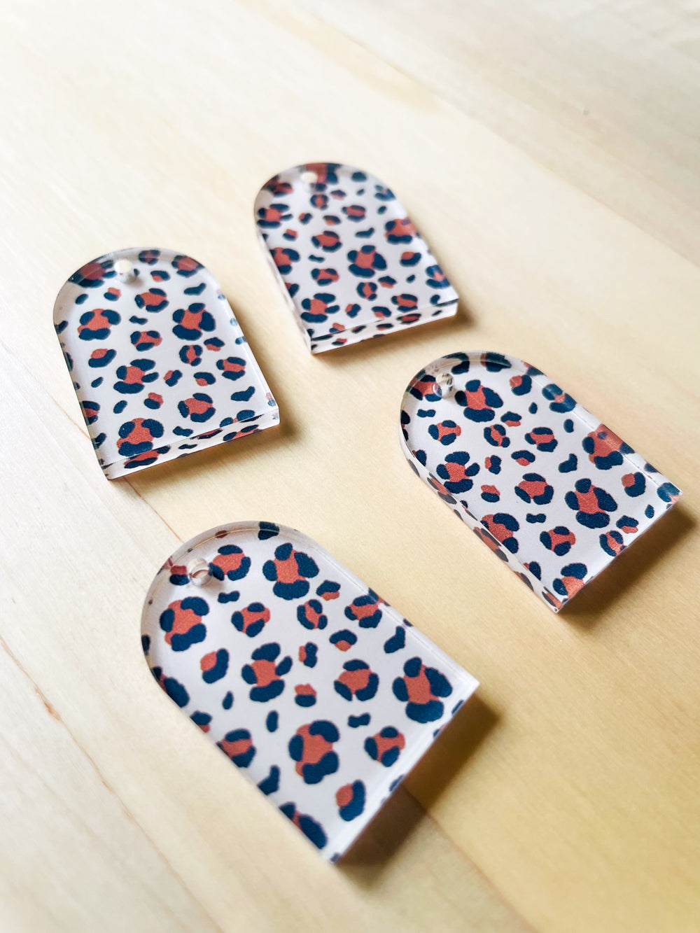 2x3cm - Arch - Clear Acrylic - 1 Hole at Top - Leopard - 63