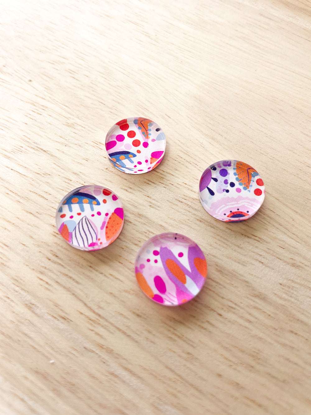1.5cm Circle - Studs- Clear Acrylic - Bold Floral - 19