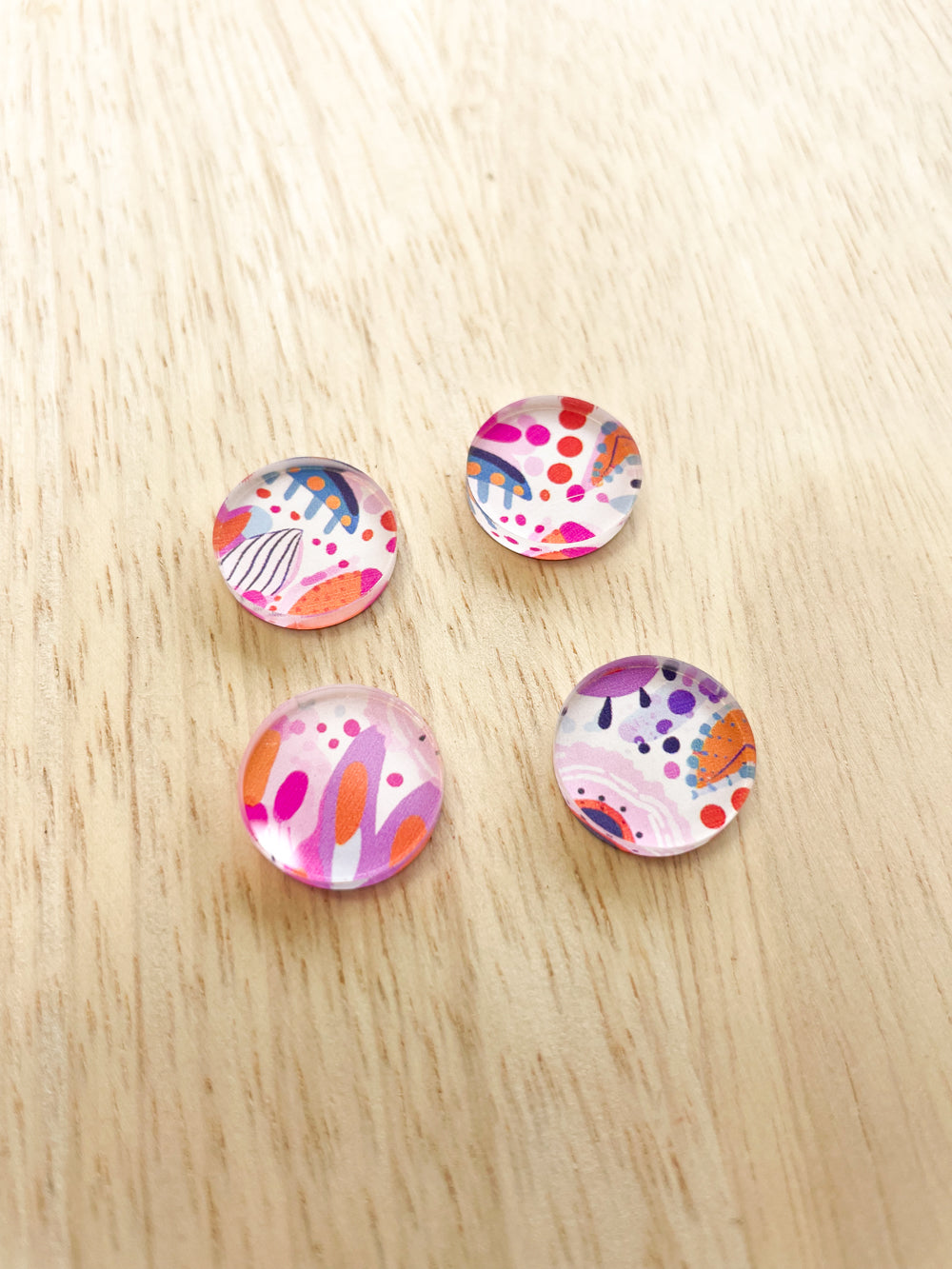 1.5cm Circle - Studs- Clear Acrylic - Bold Floral - 19