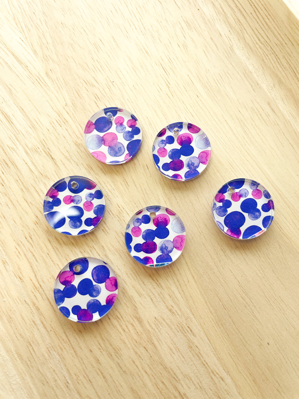 2cm Circle - Clear Acrylic - 1 Hole - Watercolour - 70