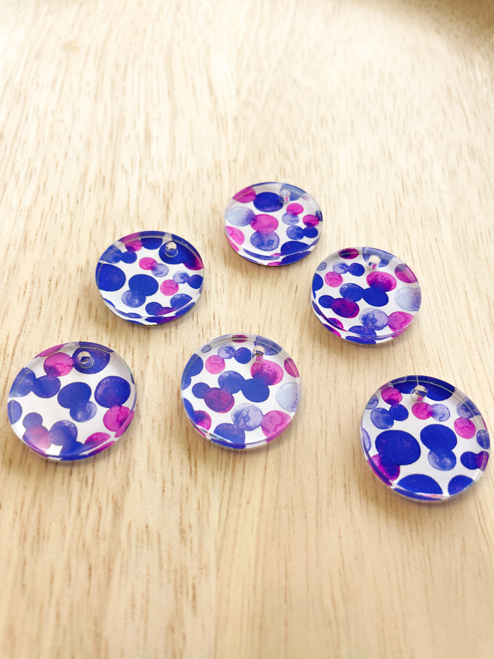 2cm Circle - Clear Acrylic - 1 Hole - Watercolour - 70