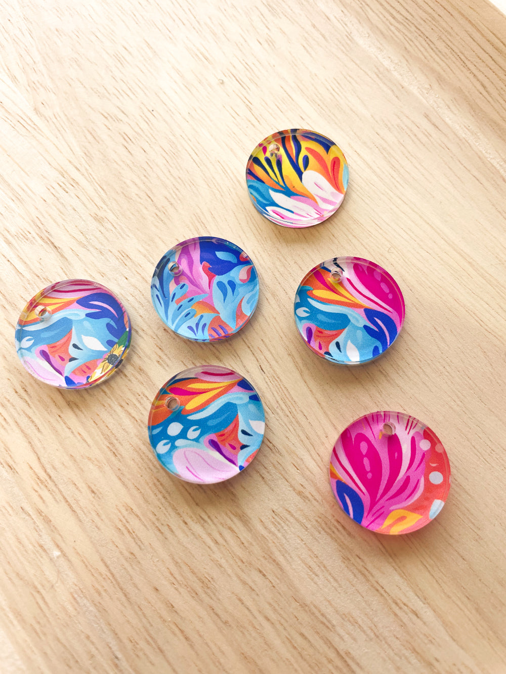 2cm Circle - Clear Acrylic - 1 Hole - Abstract Art - 02
