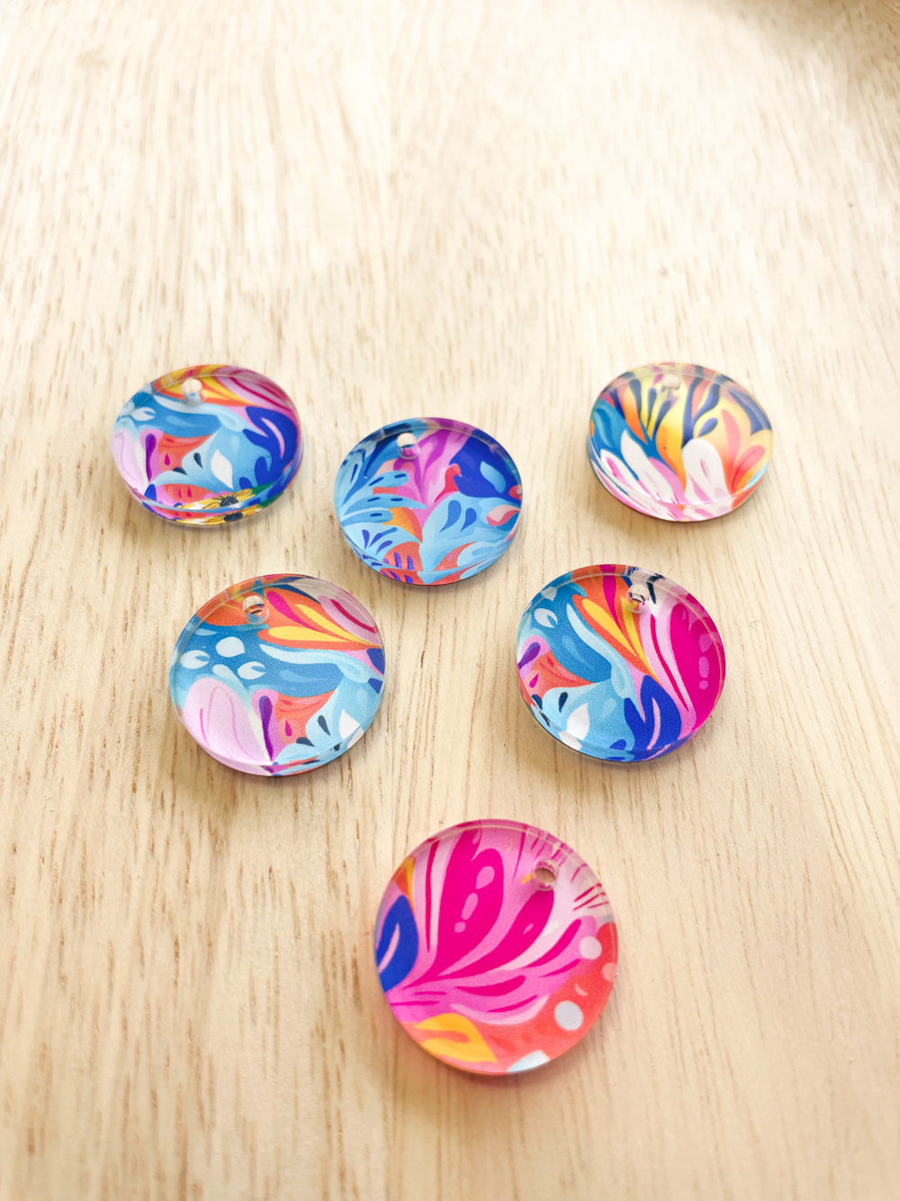 2cm Circle - Clear Acrylic - 1 Hole - Abstract Art - 02