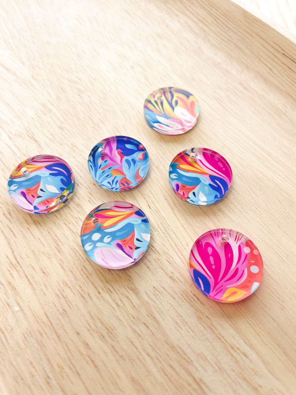 2cm Circle - Clear Acrylic - 1 Hole - Abstract Art - 02