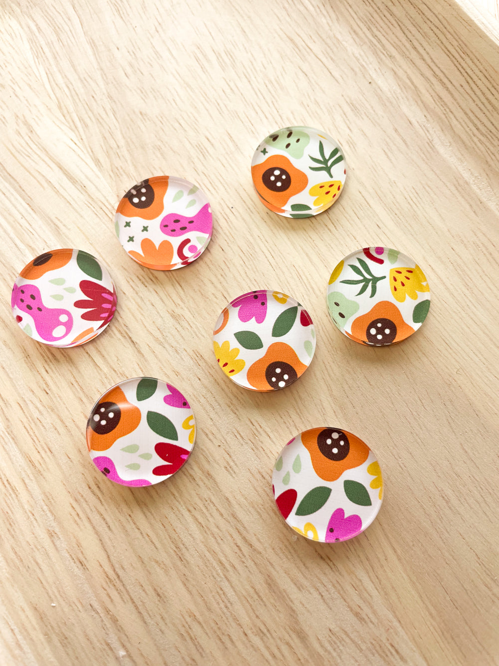 2cm Circle - Clear Acrylic - Studs - Abstract Floral - 65